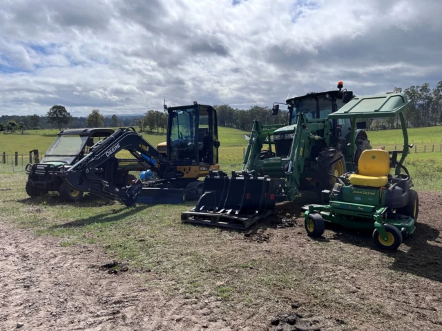 Another Deere joins the fleet!

Congratulations to Judd Westling of Tullymorgan on taking delivery of his new John Deere E36Z, handed over by Trevor. From cattle farming to construction projects, the E36Z is set to be a valuable asset across both sides of the business🚜👌