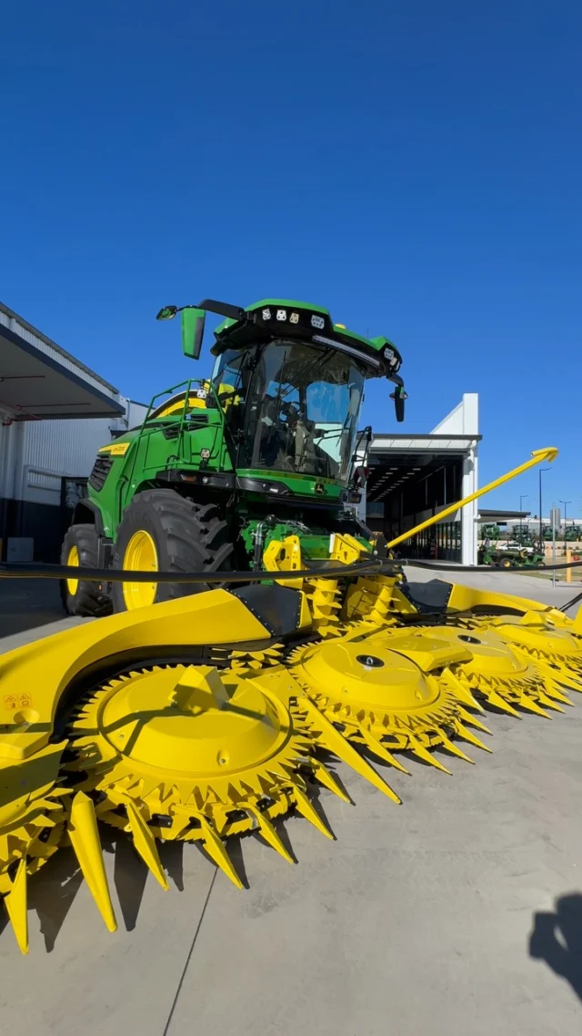 Ever wondered how we move big machinery in and out our showrooms? Simple. We just drive it through the door😎